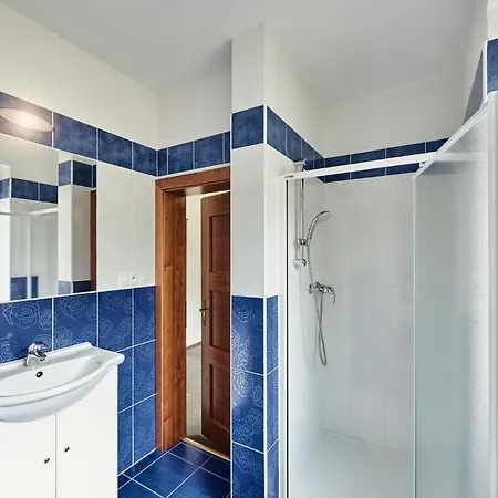 Alojamento de Acomodação e Pequeno-almoço Lupu